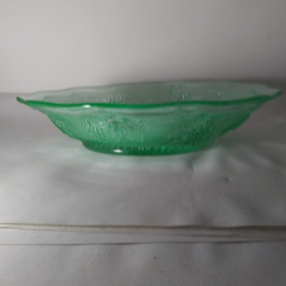 uranium green depression glass bowl grape motif glowy glass - Picture 9 of 12